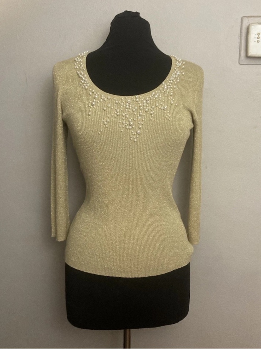 9-30 August Silk Sweater faux Pearl Pale Gold Shimmer medium
